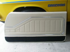 HOLDEN HQ COUPE DOOR TRIM SET DOESKIN 38W/X (METAL TOP EXCHANGE)